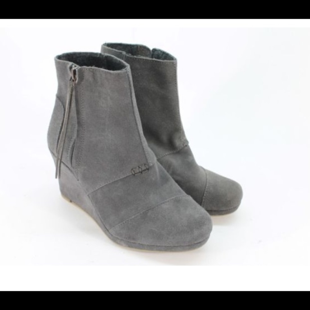 TOMS women’s suede gray booties